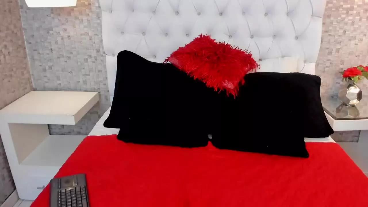 ArianaCollihs from Streamray