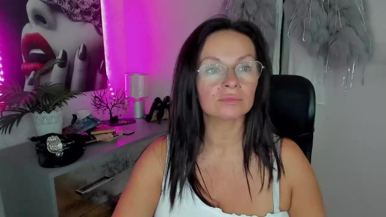 HelenTasty webcams show profile image 