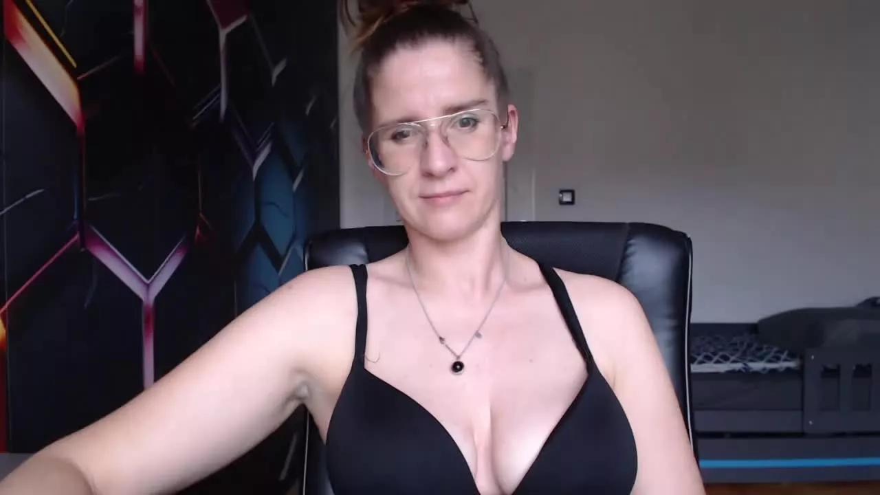 KayaAlone webcams show profile image 