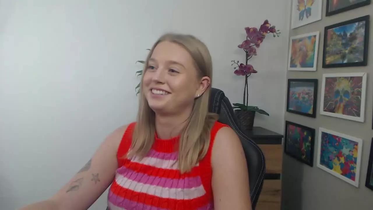 LittleERICA webcams show profile image 