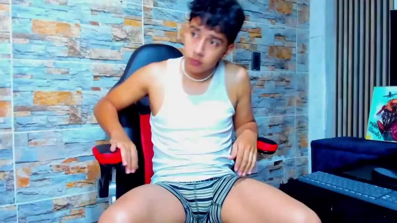 Maxwilliams webcams show profile image 