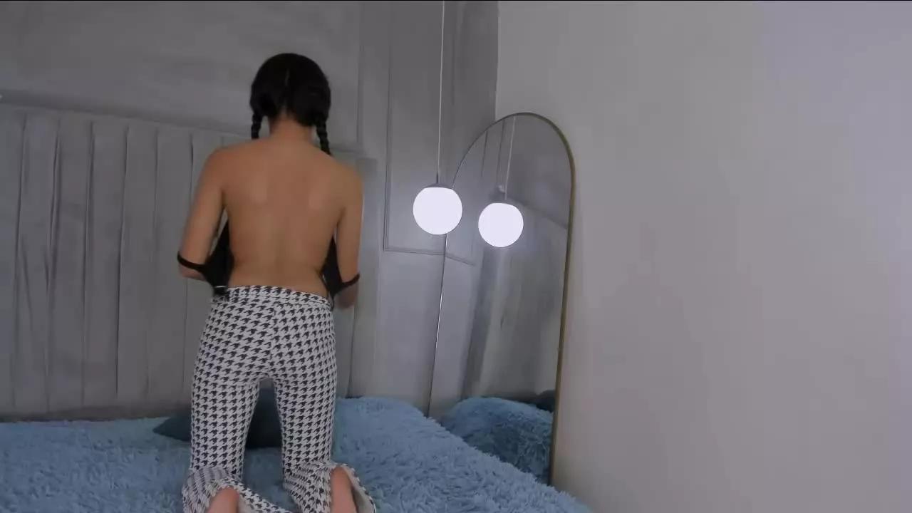Monita_Hard on Streamray