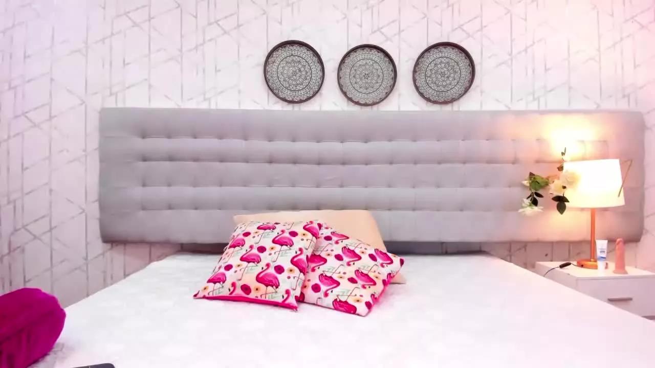 RoxieWhite webcams show profile image 