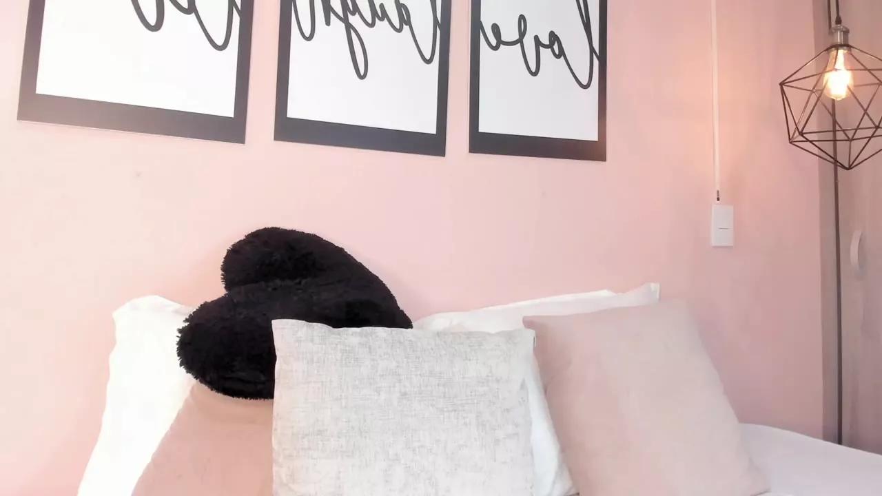 SaraWalker from Streamray