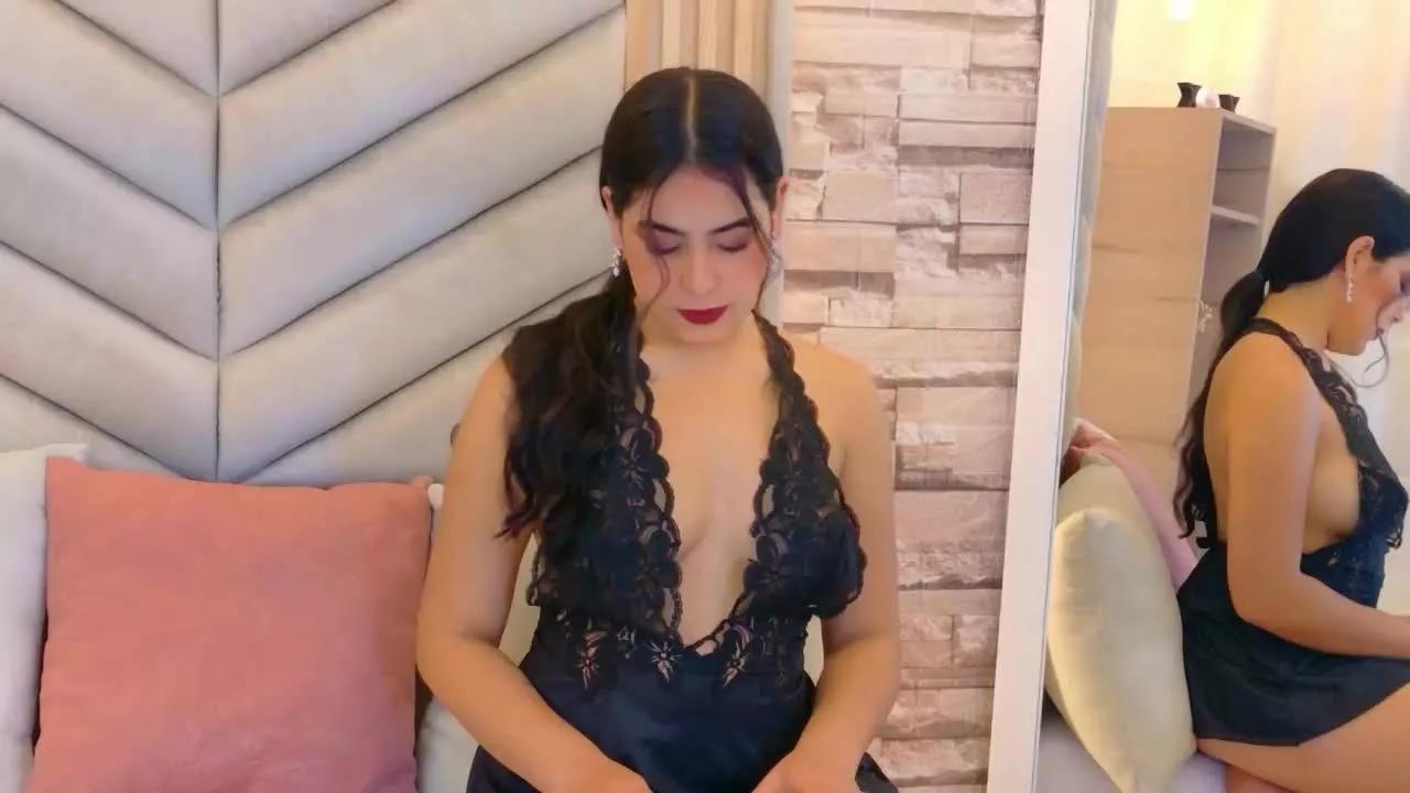 ThaliaGlow on Streamray