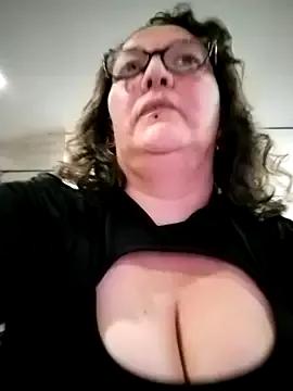 -saraqueen- from StripChat is Freechat