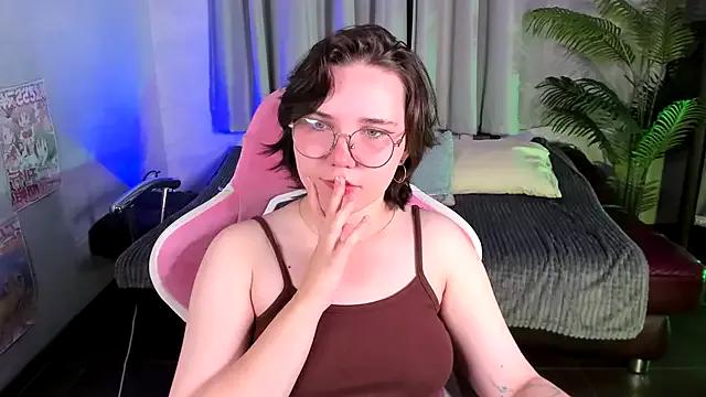 -SweetLili from StripChat is Freechat