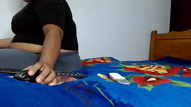 69smallstar from StripChat is Freechat