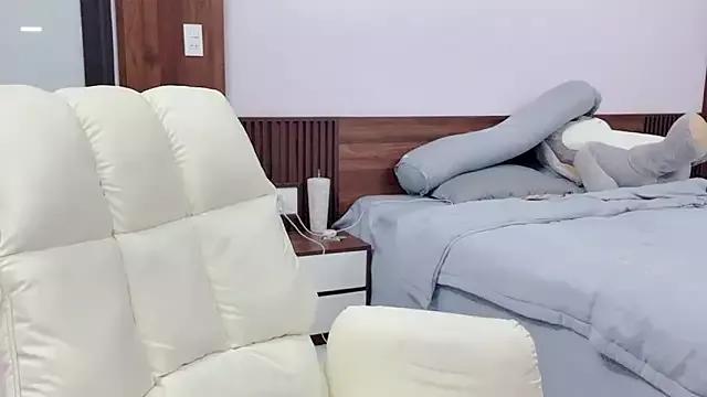 _____Lunaa_____ from StripChat