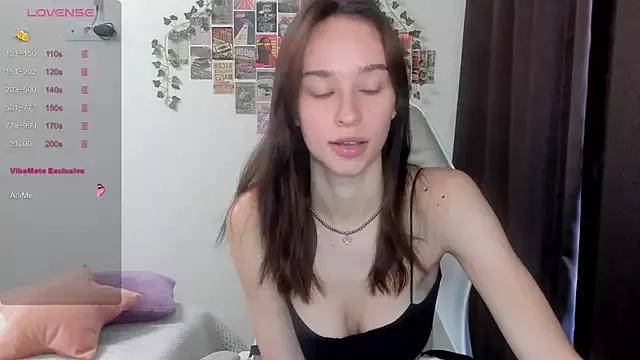 _Alissaa from StripChat is Freechat