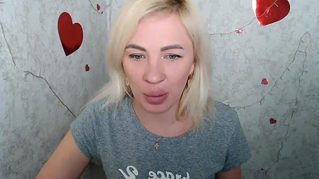 _AmandaGold_ from StripChat