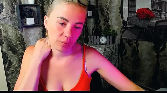 _AmandaGold_ from StripChat