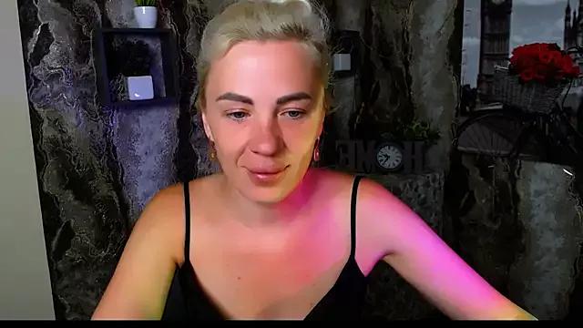 _AmandaGold_ from StripChat