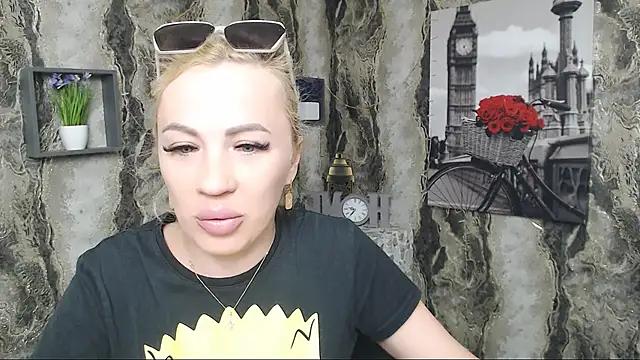 _AmandaGold_ from StripChat