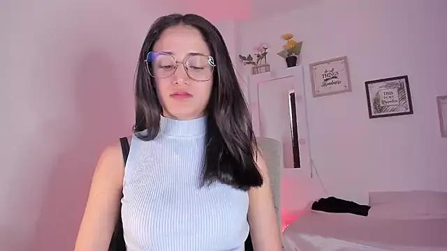 _Caroliinee_ from StripChat is Freechat