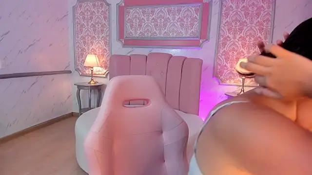 _EmmaAdamms from StripChat