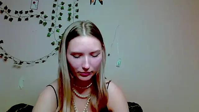 _kikiclark__ from StripChat