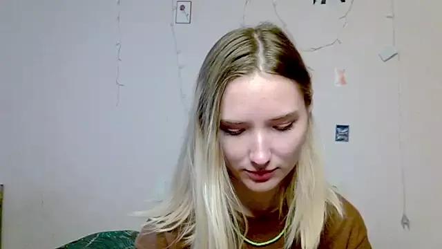 _kikiclark__ from StripChat is Freechat