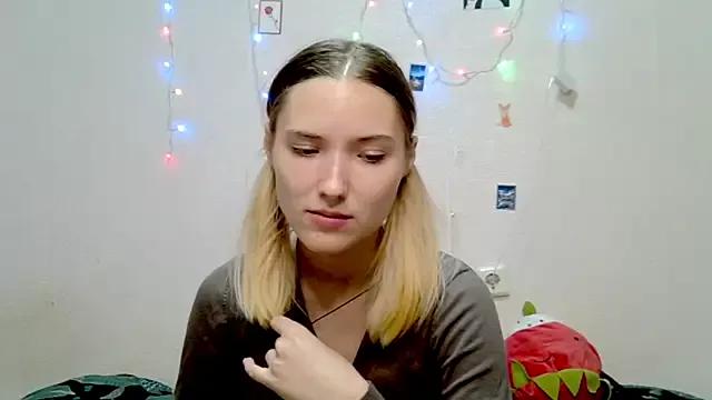 _kikiclark__ from StripChat is Freechat
