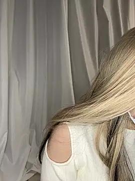 _Lily_xx from StripChat