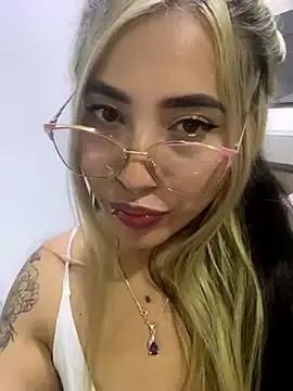 _ManuVeelez from StripChat is Freechat