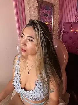 _ManuVeelez from StripChat is Freechat