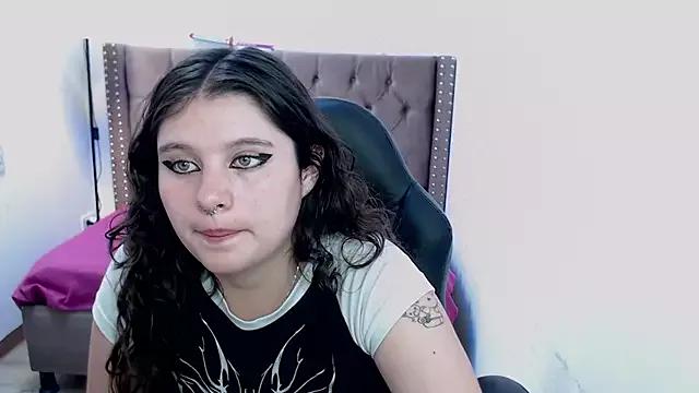 _MoonBlue_ from StripChat