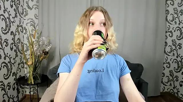 _Velvet_peach_ from StripChat is Freechat