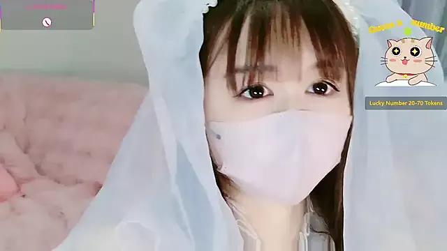 aaanyan from StripChat