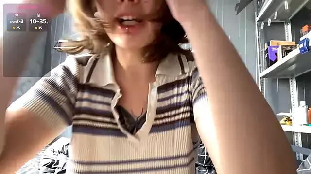 AchievedBlue from StripChat is Freechat