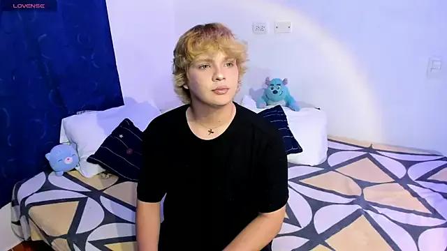 adam_angelssss from StripChat