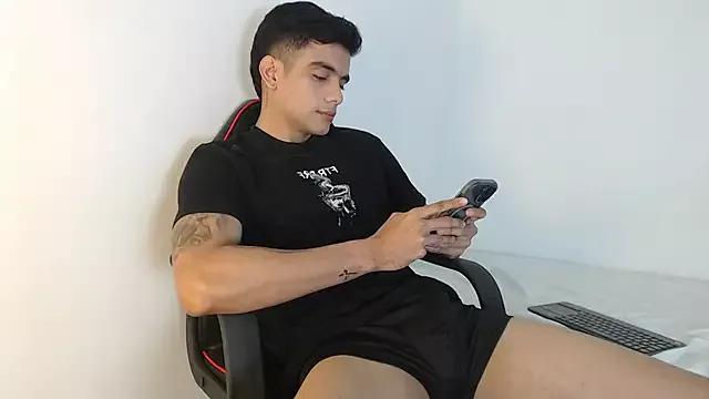 adam_levis17 from StripChat