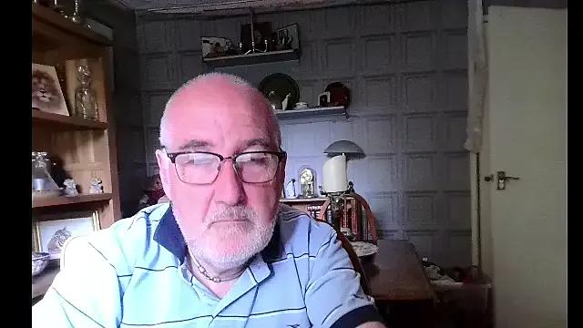 Adamdaddybear from StripChat