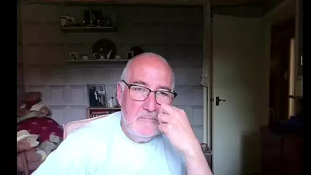 Adamdaddybear from StripChat