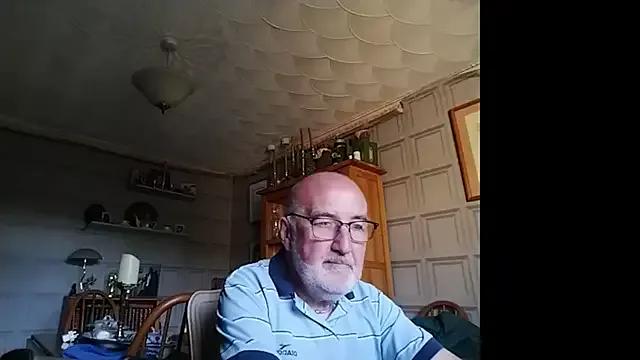 Adamdaddybear from StripChat