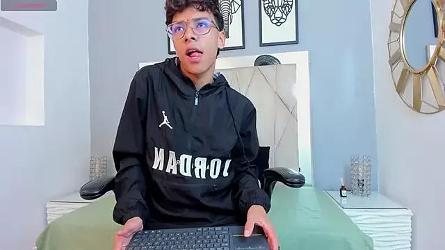 adams_bobby from StripChat