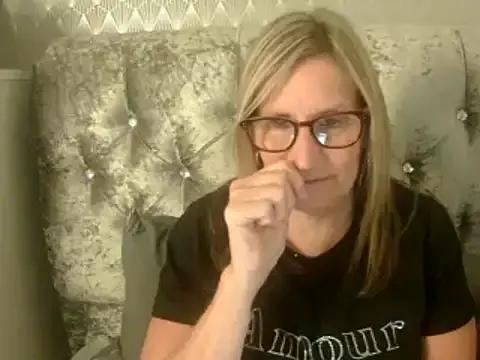 Additive_Mature_Linda from StripChat is Freechat
