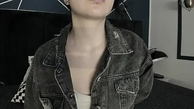 Adeelinee from StripChat