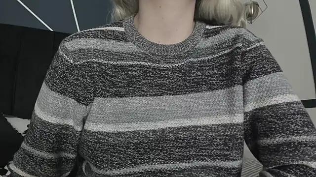Adeelinee from StripChat