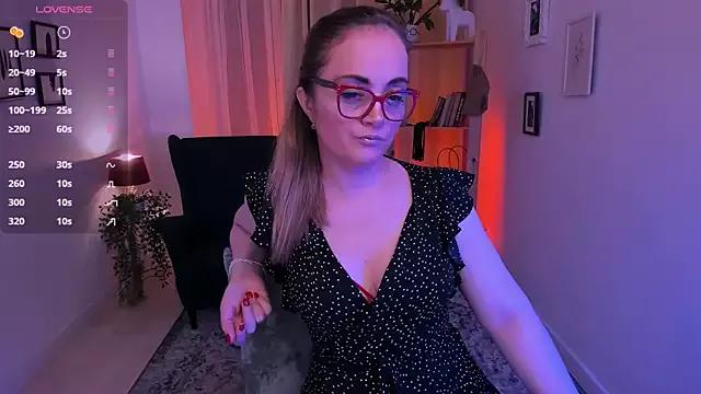 AdelaideRosabel from StripChat is Freechat