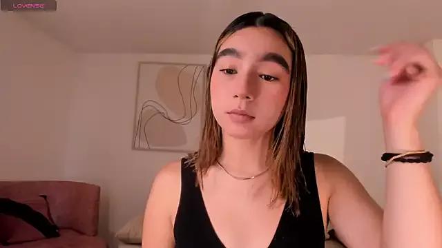 AdharaMoretti from StripChat