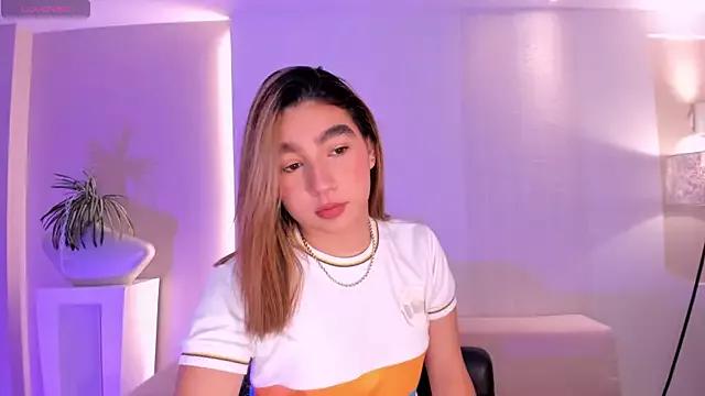 AdharaMoretti from StripChat