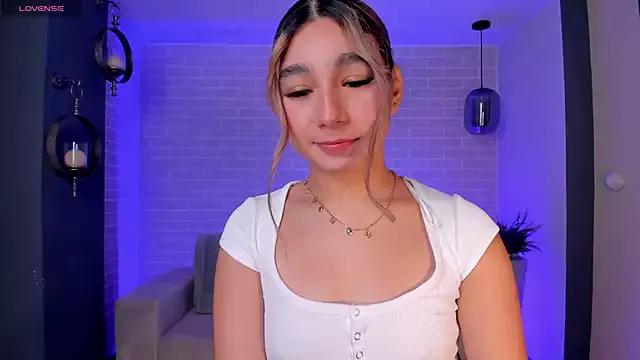 AdharaMoretti from StripChat