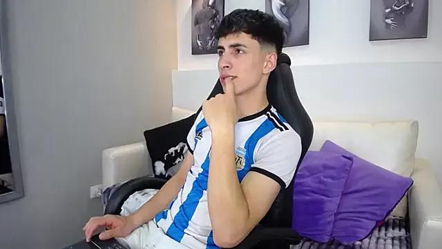 AdrianRinaldi webcams show profile image 