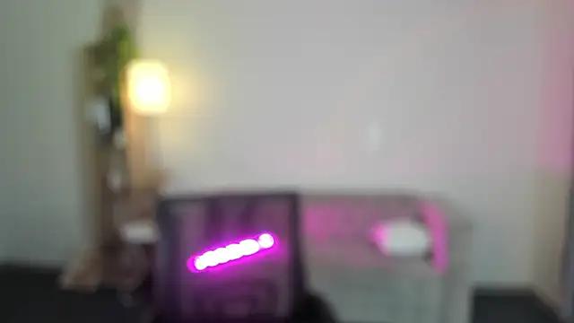 AkamaGlow from StripChat