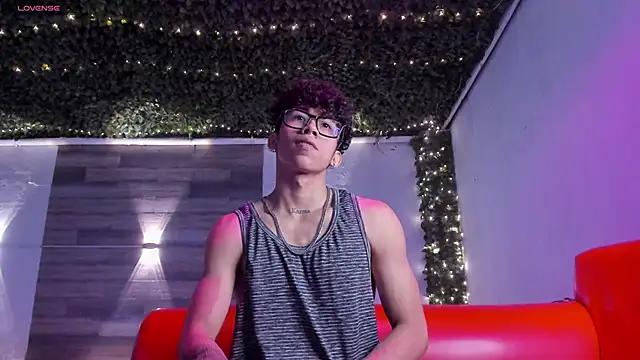 AkazaBoy_ from StripChat