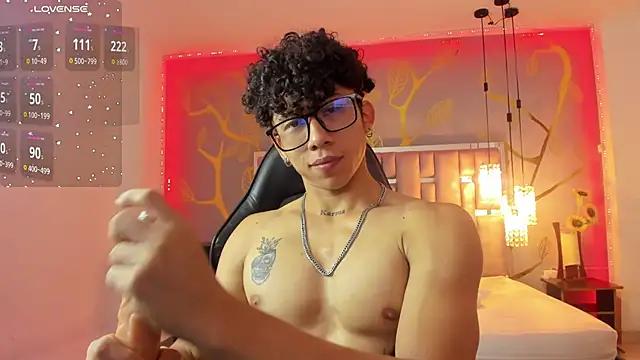 AkazaBoy_ from StripChat