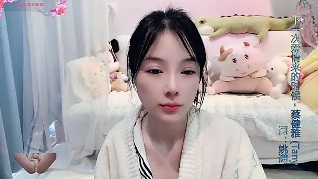 AKiKi711 from StripChat