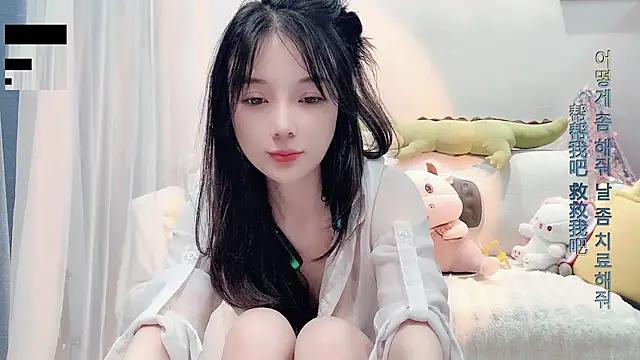 AKiKi711 from StripChat