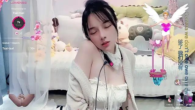 AKiKi711 from StripChat